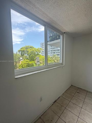 12500 NE 15th Avenue 402, North Miami, FL 33161