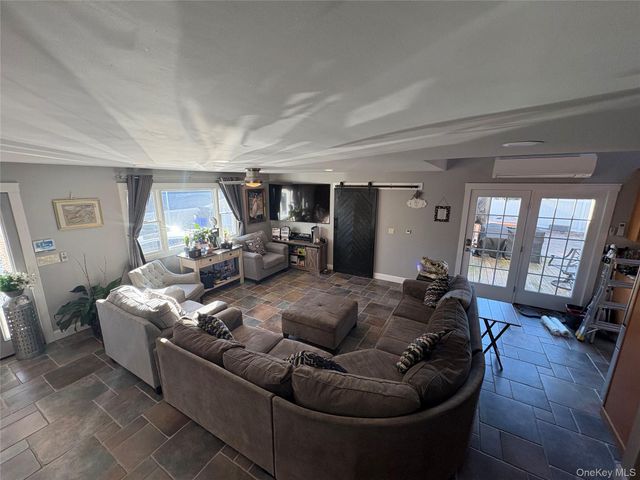 40 Alton Road, Babylon, NY 11702