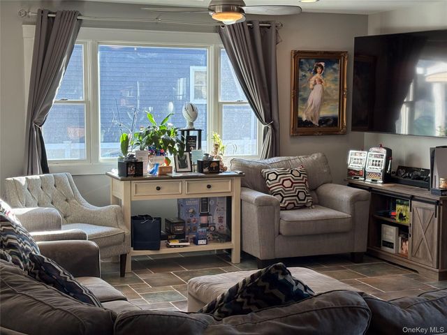 40 Alton Road, Babylon, NY 11702