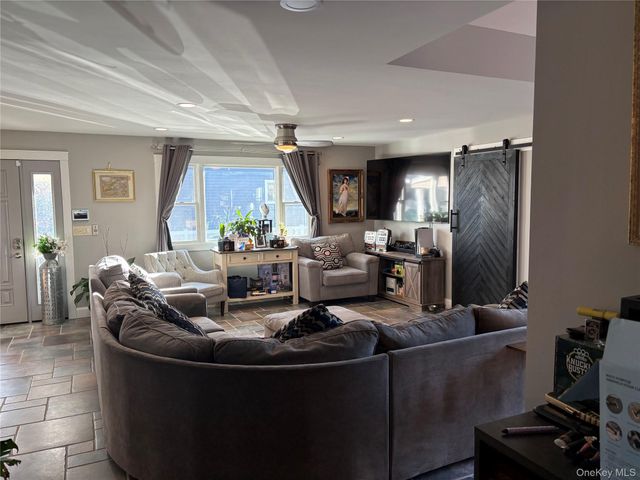 40 Alton Road, Babylon, NY 11702