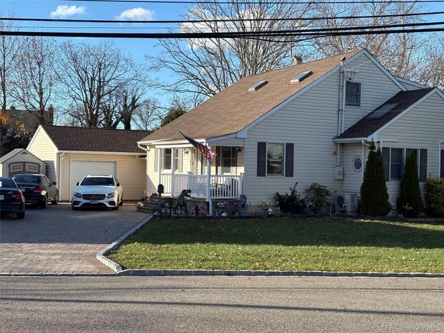 40 Alton Road, Babylon, NY 11702