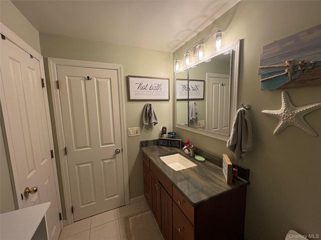 40 Alton Road, Babylon, NY 11702