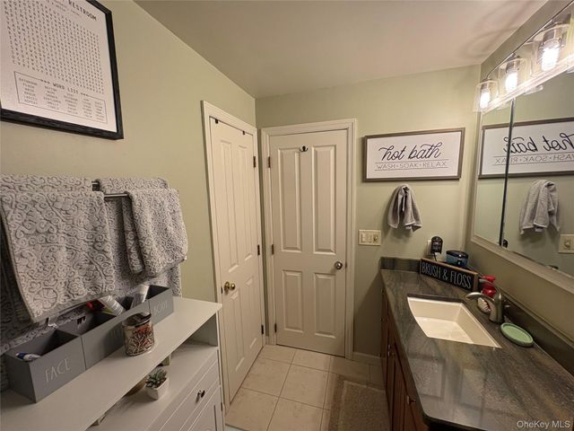 40 Alton Road, Babylon, NY 11702