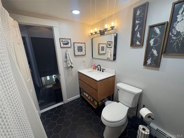 40 Alton Road, Babylon, NY 11702