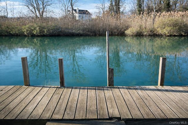 40 Alton Road, Babylon, NY 11702