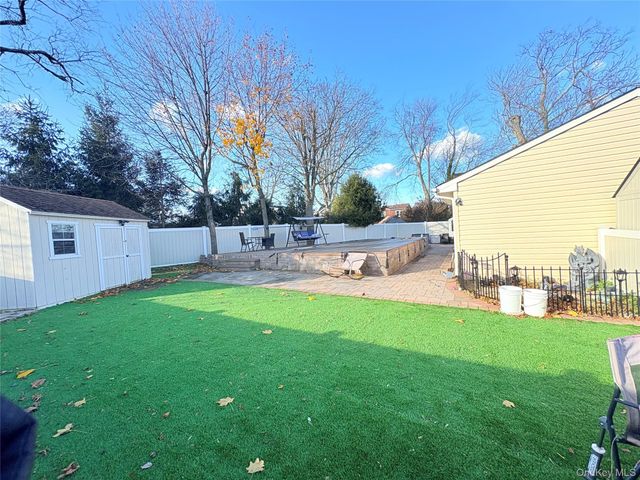 40 Alton Road, Babylon, NY 11702