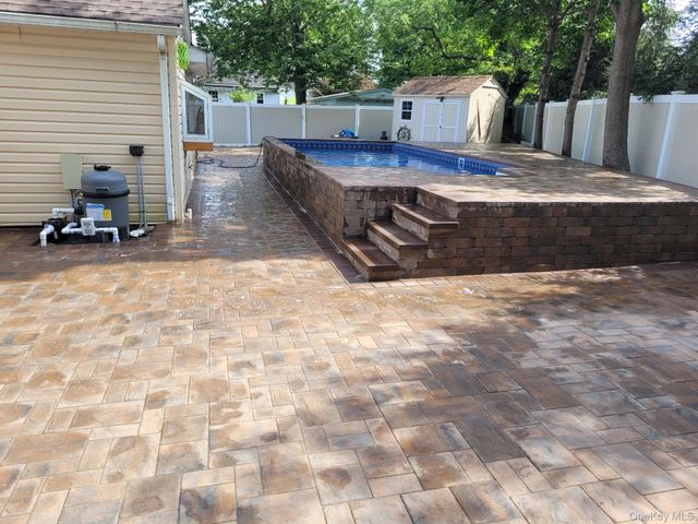 40 Alton Road, Babylon, NY 11702