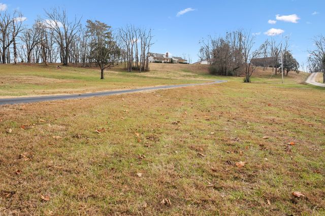 881 Mount Olivet Rd, Columbia, TN 38401