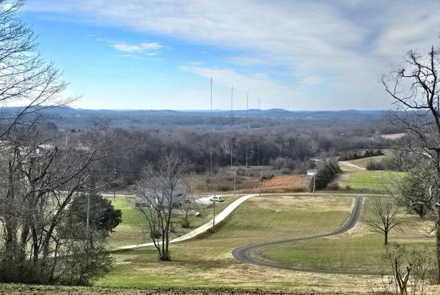 881 Mount Olivet Rd, Columbia, TN 38401