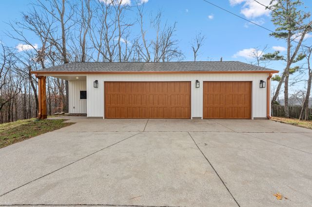 881 Mount Olivet Rd, Columbia, TN 38401