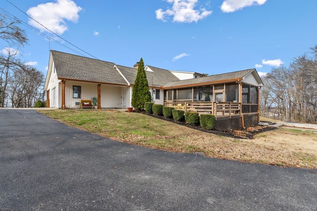 881 Mount Olivet Rd, Columbia, TN 38401