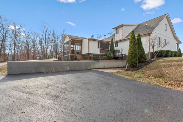 881 Mount Olivet Rd, Columbia, TN 38401