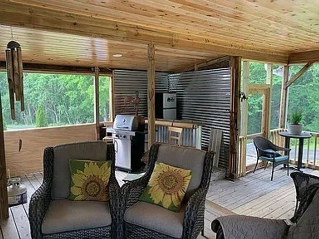 881 Mount Olivet Rd, Columbia, TN 38401