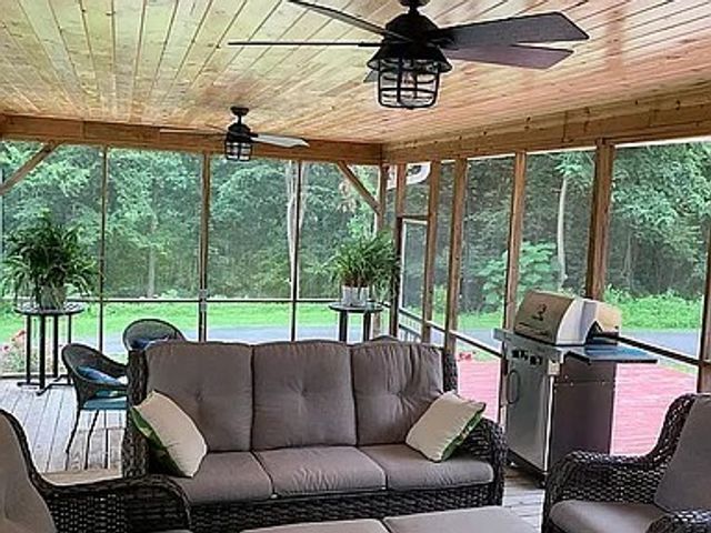 881 Mount Olivet Rd, Columbia, TN 38401