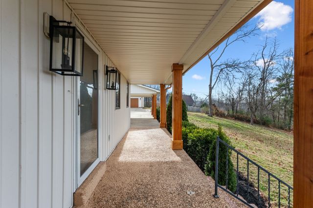 881 Mount Olivet Rd, Columbia, TN 38401