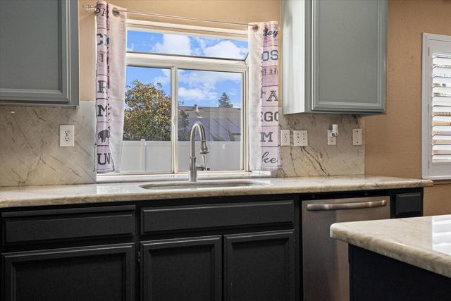 71 Reed Rd, Oakdale, CA 95361