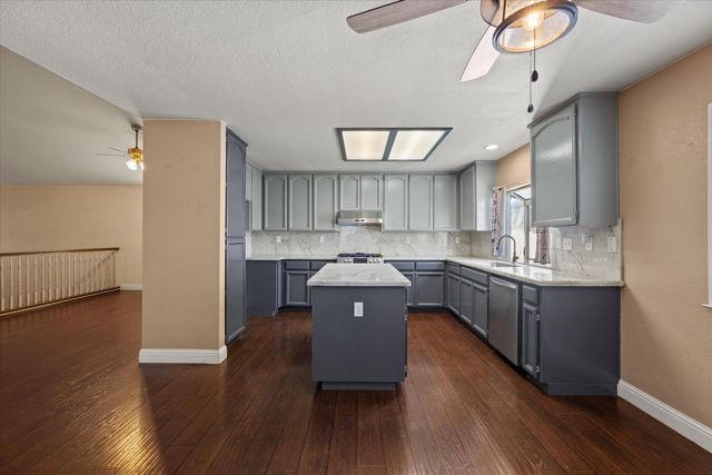 71 Reed Rd, Oakdale, CA 95361