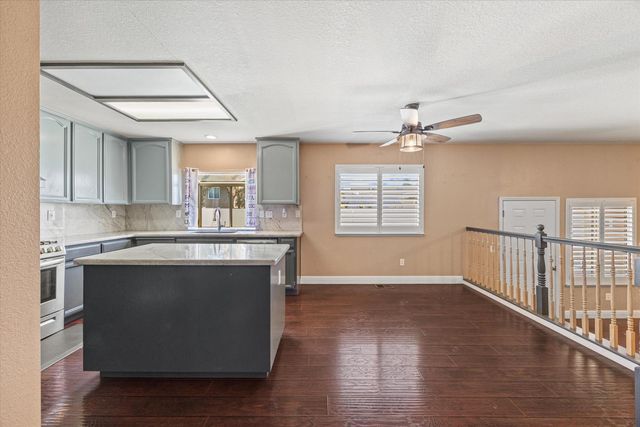 71 Reed Rd, Oakdale, CA 95361