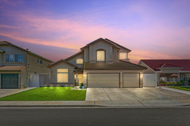 71 Reed Rd, Oakdale, CA 95361