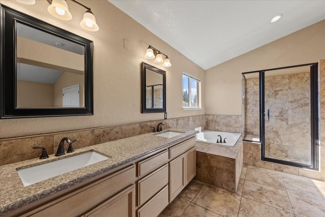 71 Reed Rd, Oakdale, CA 95361