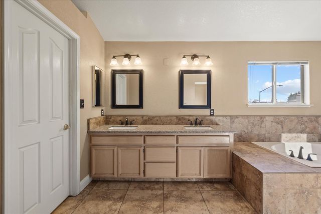 71 Reed Rd, Oakdale, CA 95361