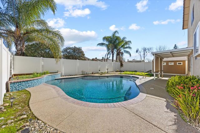 71 Reed Rd, Oakdale, CA 95361