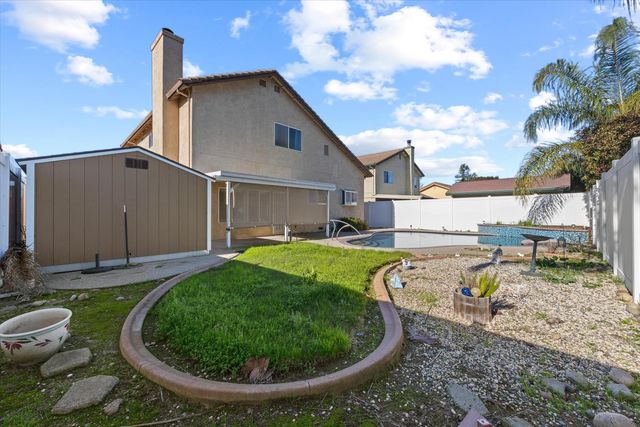 71 Reed Rd, Oakdale, CA 95361