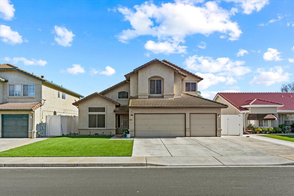 71 Reed Rd, Oakdale, CA 95361