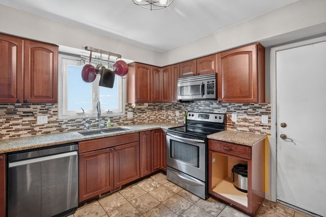 3889 92nd Drive, Urbandale, IA 50322