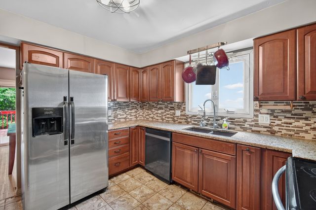 3889 92nd Drive, Urbandale, IA 50322