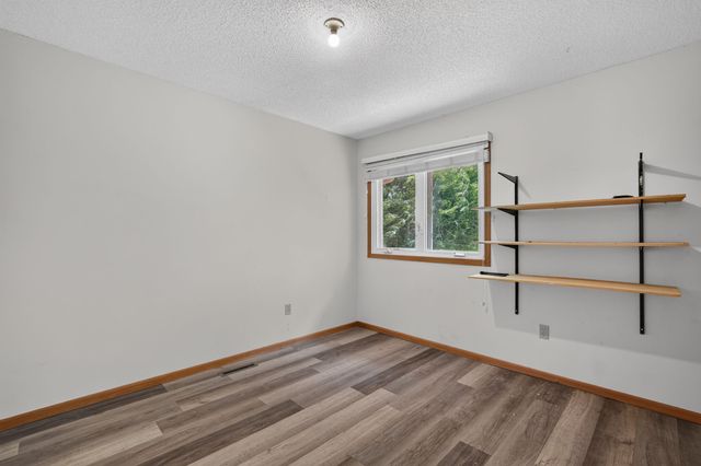 3889 92nd Drive, Urbandale, IA 50322
