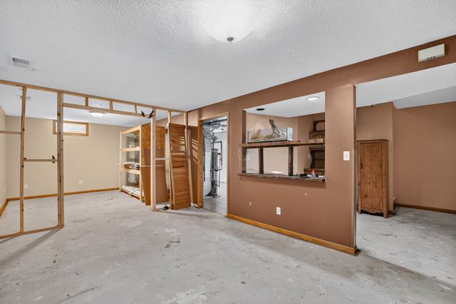 3889 92nd Drive, Urbandale, IA 50322