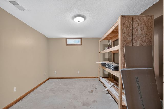 3889 92nd Drive, Urbandale, IA 50322