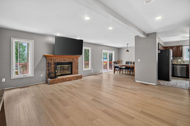 3889 92nd Drive, Urbandale, IA 50322
