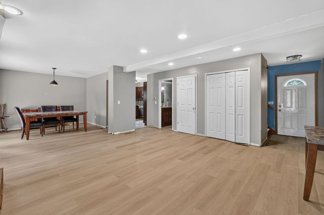 3889 92nd Drive, Urbandale, IA 50322
