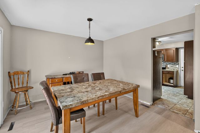 3889 92nd Drive, Urbandale, IA 50322