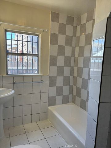 1120 W 85th, Los Angeles, CA 90044