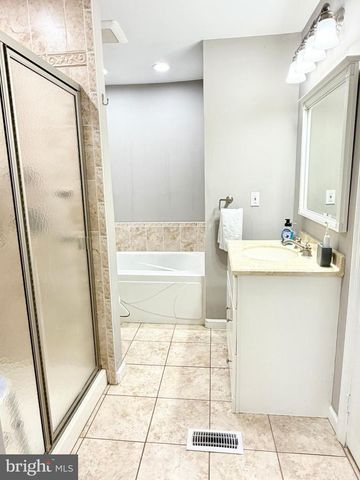 524 DENISE CT, Williamstown, NJ 08094