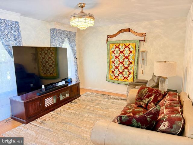 524 DENISE CT, Williamstown, NJ 08094