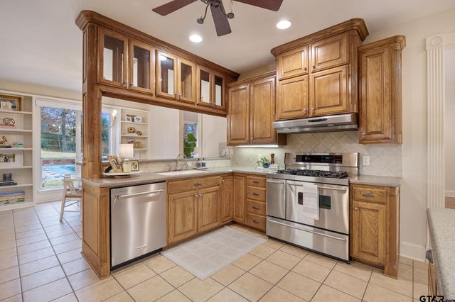 1221 Ashwood Dr, Tyler, TX 75703