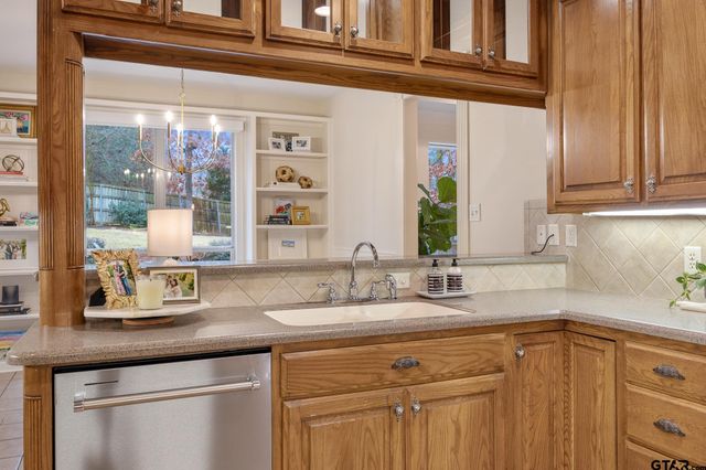 1221 Ashwood Dr, Tyler, TX 75703