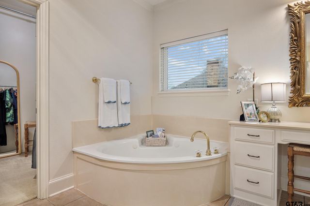 1221 Ashwood Dr, Tyler, TX 75703