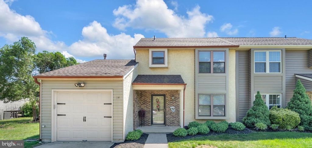14 JACAMAR DR, Voorhees, NJ 08043