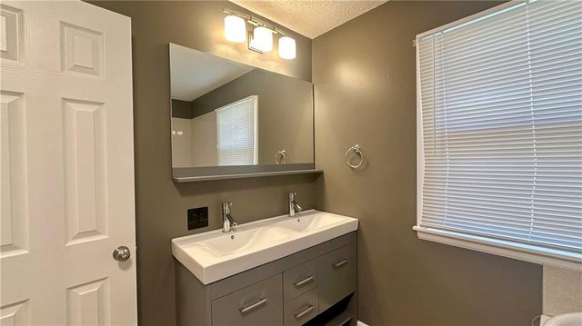 322 S Willow Street, Ottawa, KS 66067