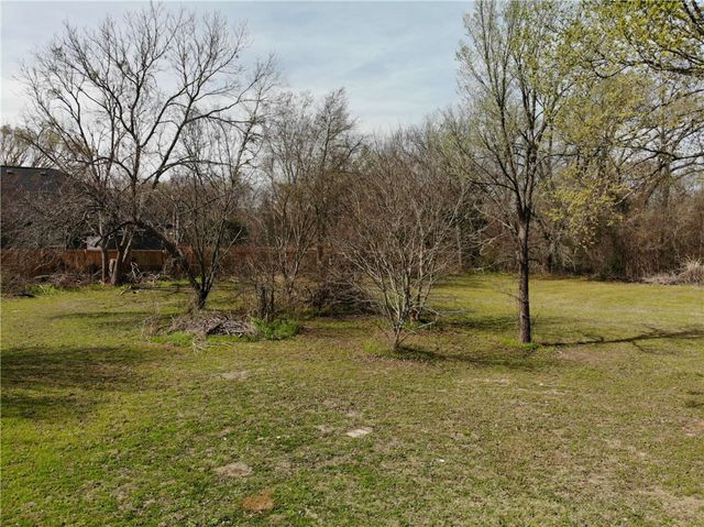 1001 Hunters Lane, Bryan, TX 77803
