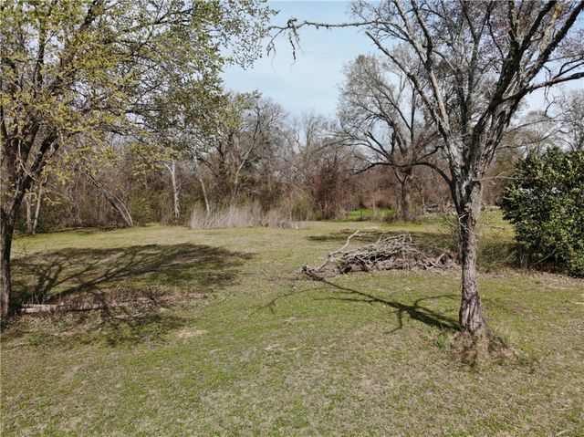 1001 Hunters Lane, Bryan, TX 77803