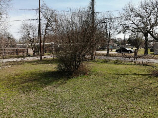 1001 Hunters Lane, Bryan, TX 77803