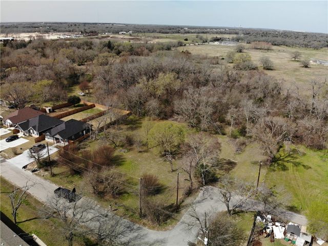 1001 Hunters Lane, Bryan, TX 77803