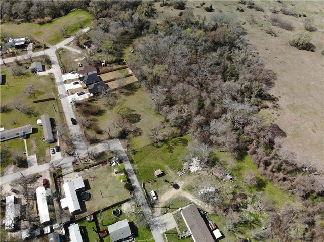 1001 Hunters Lane, Bryan, TX 77803