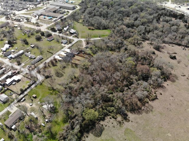 1001 Hunters Lane, Bryan, TX 77803